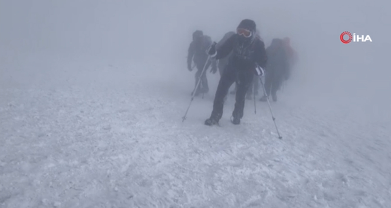 2 dağcı Ağrı Dağı’nda donarak öldü