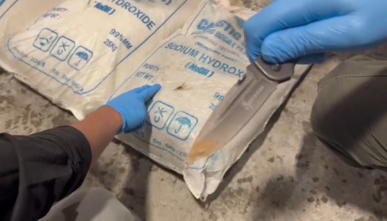 Çuvallar içerisinde 240 kilo uyuşturucu yakalandı