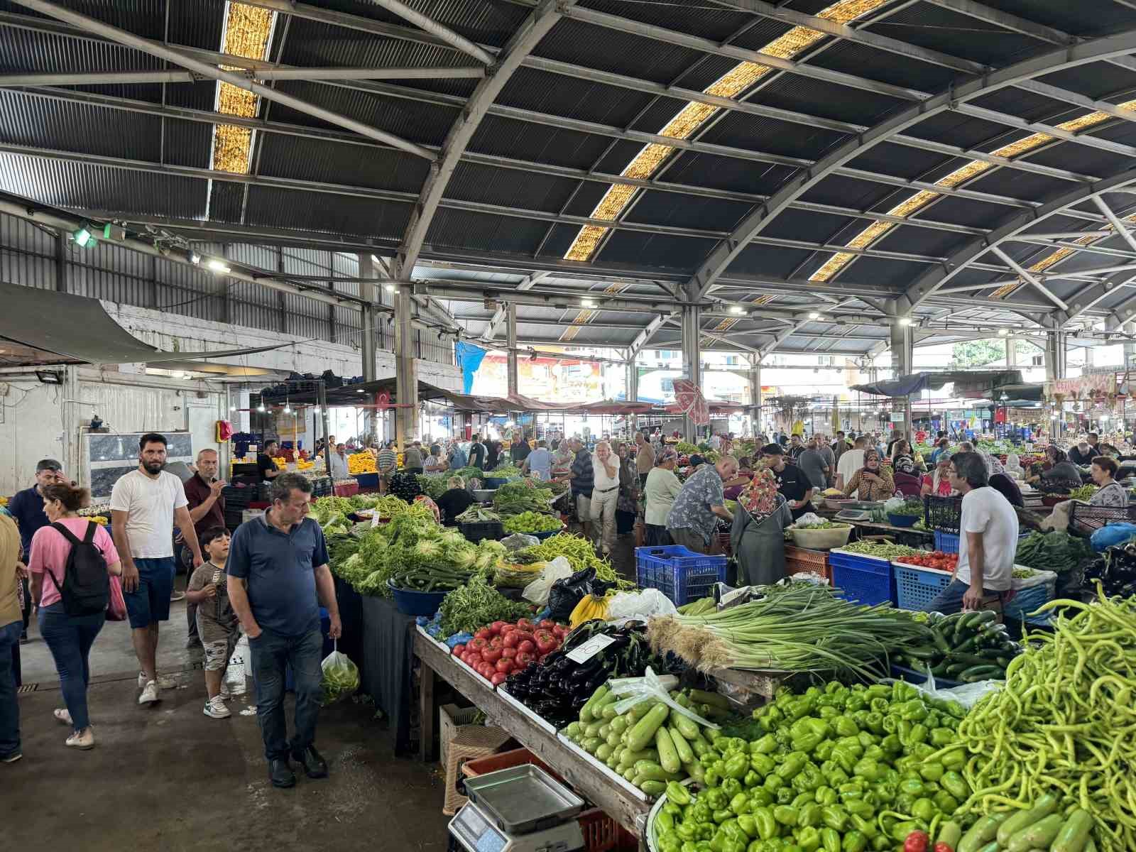 Halk pazarında da fiyatlar arttı