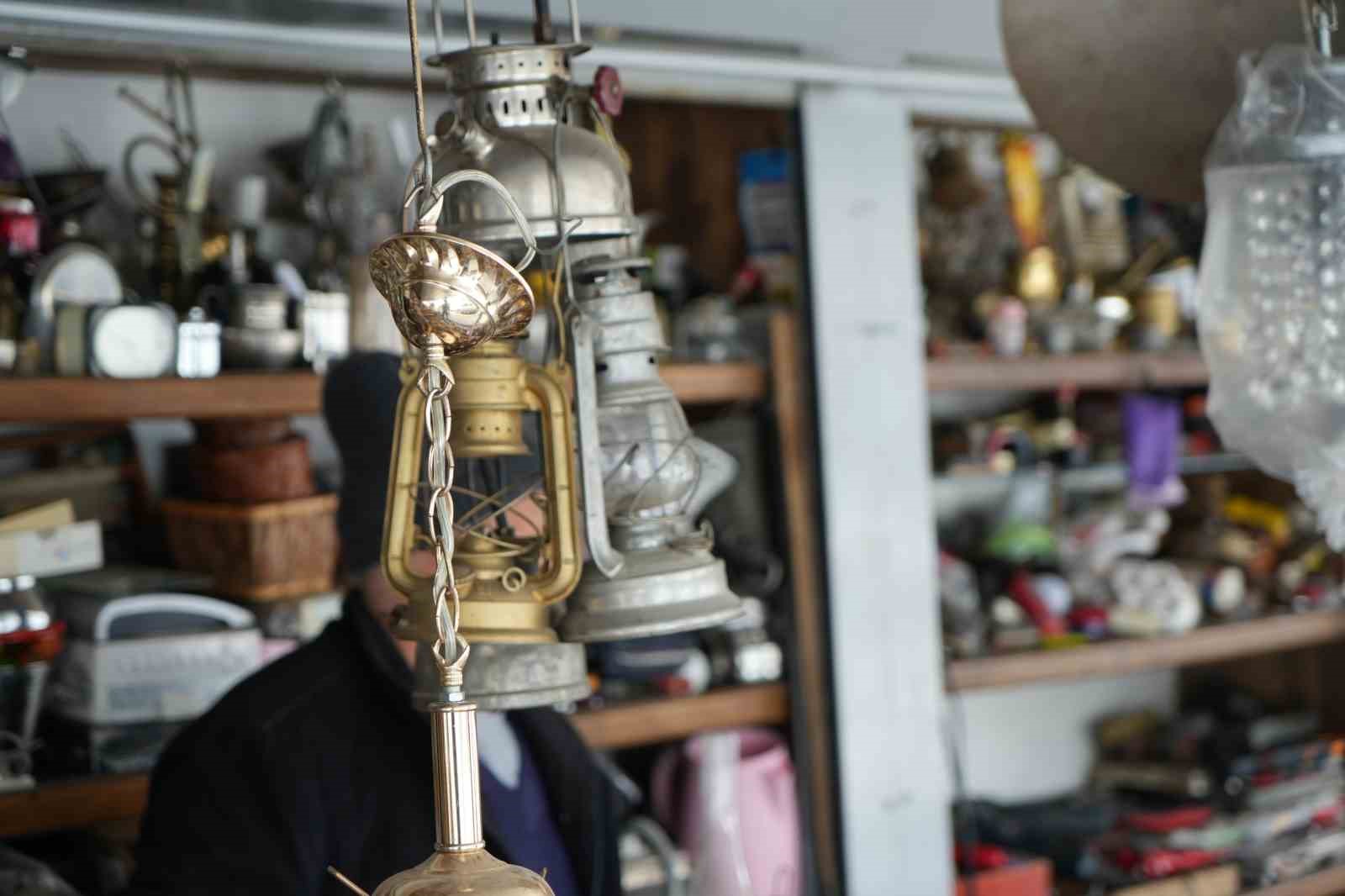 Antika eşyalar bağ evlerinin şark köşelerini süslüyor