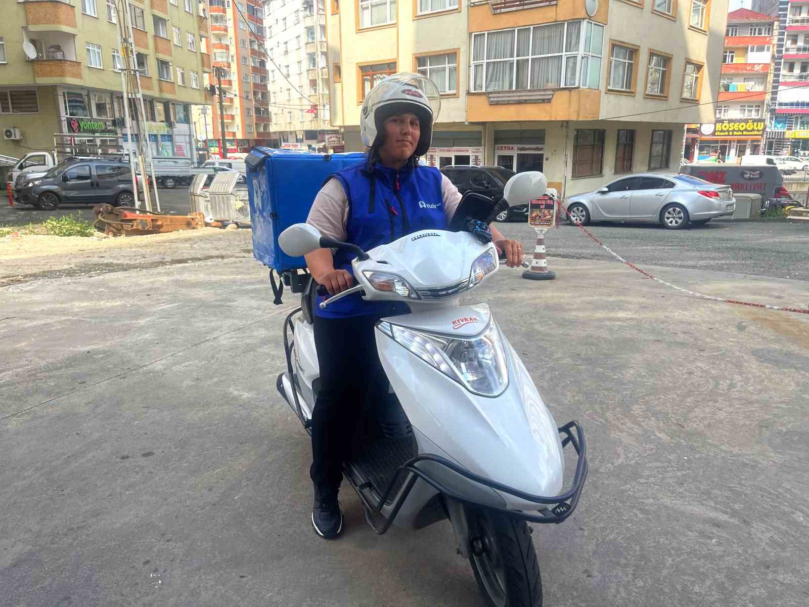 Kadın kuryeden kadınlara çağrı