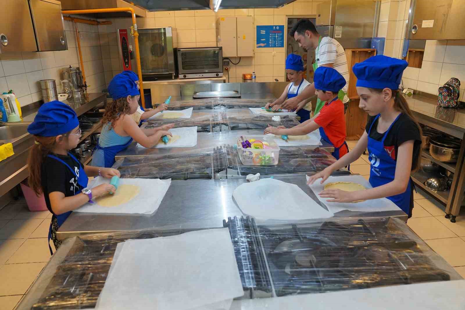 Minik aşçılar mutfakta