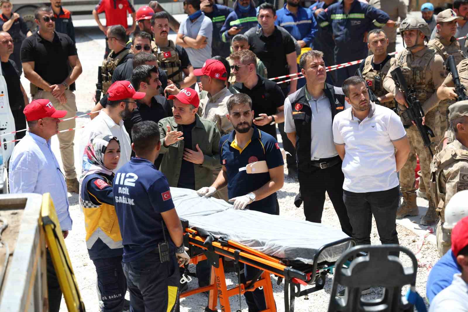 Gabar’da sondaj kulesi altında kalan 3 işçiden 2’si kurtarıldı