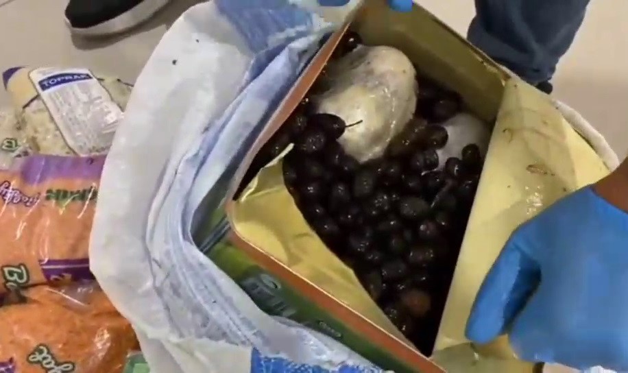 Zeytin tenekesine gizlenmiş 4 kilo uyuşturucu ele geçirildi