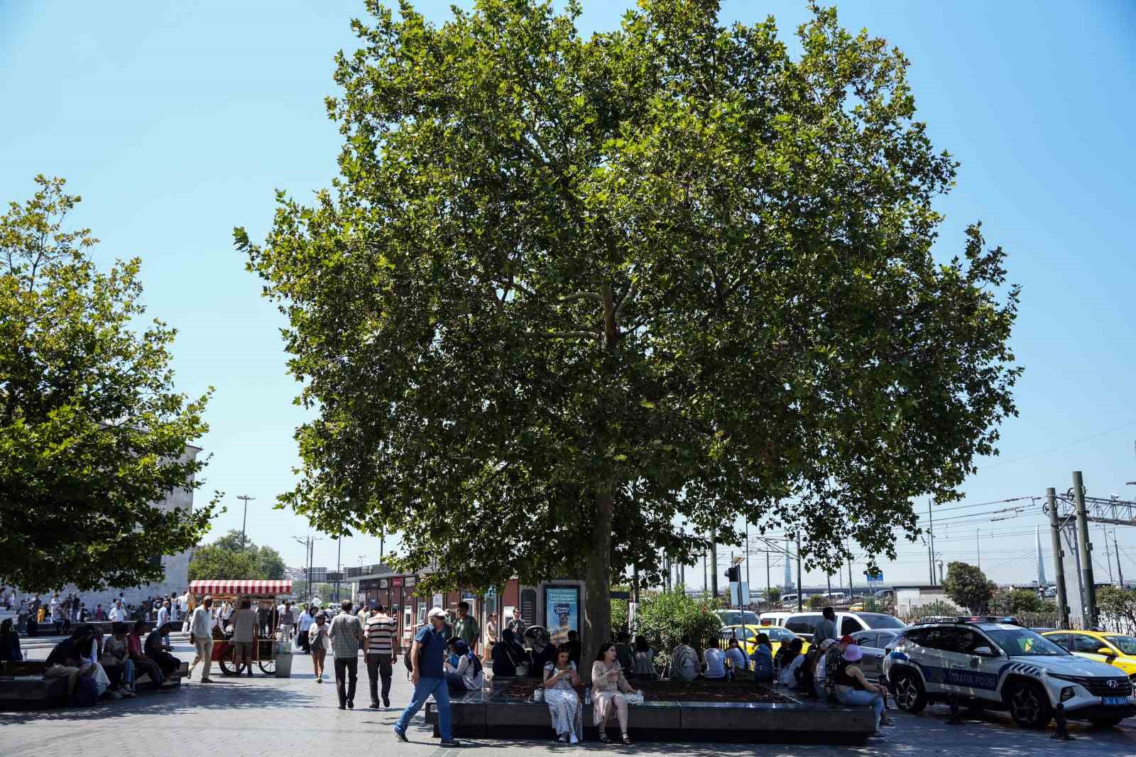 İstanbulluların sıcak havadan korunma yolları fotoğraf karelerine yansıdı
