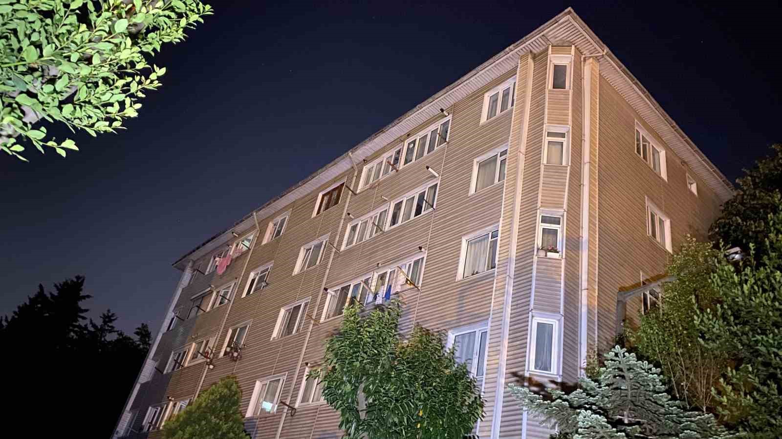 Eyüpsultan’da elektriği kesilen sitenin sakinlerinden tepki