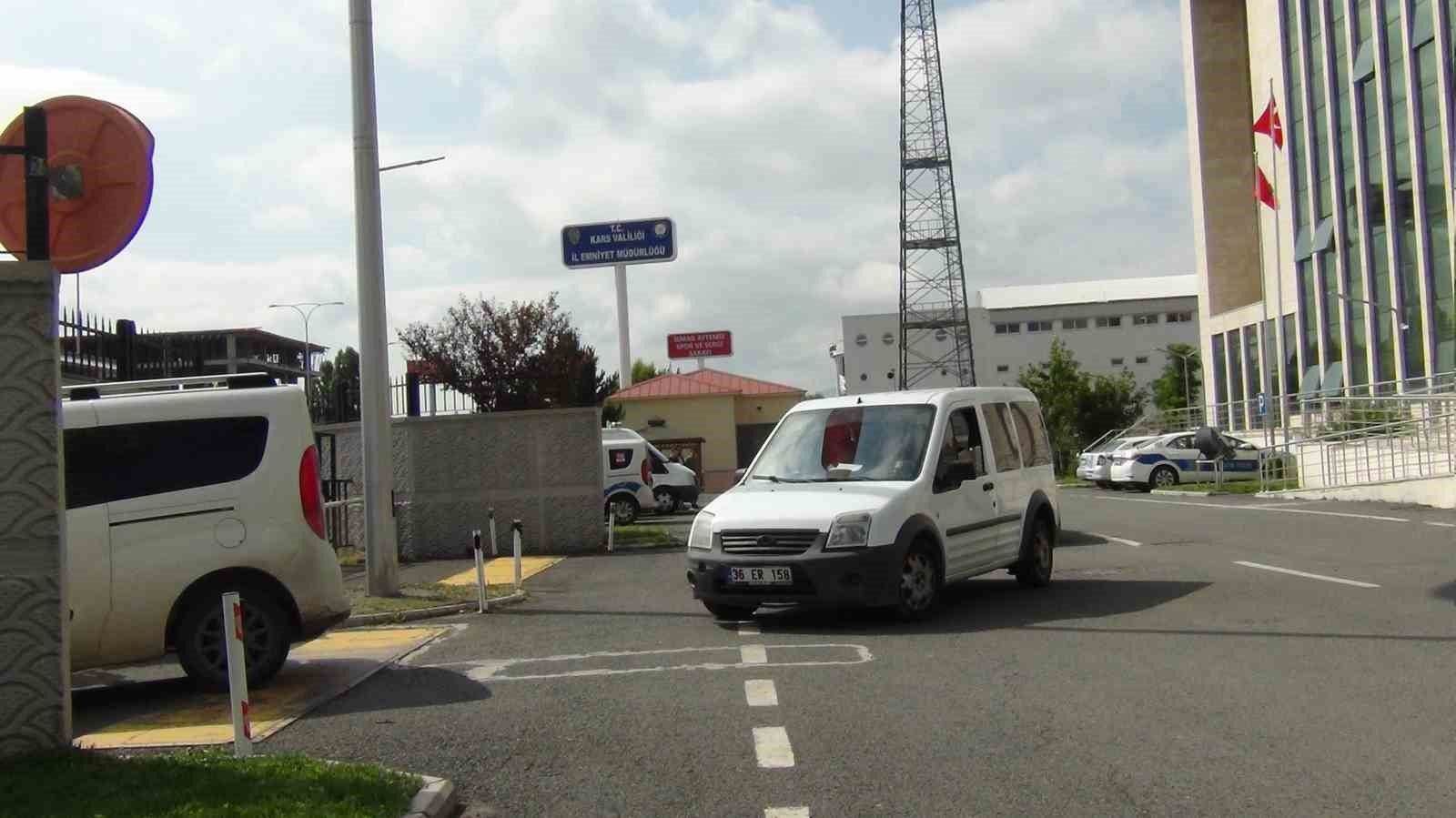 Kars’ta ticari taksiyle fuhuş operasyonu