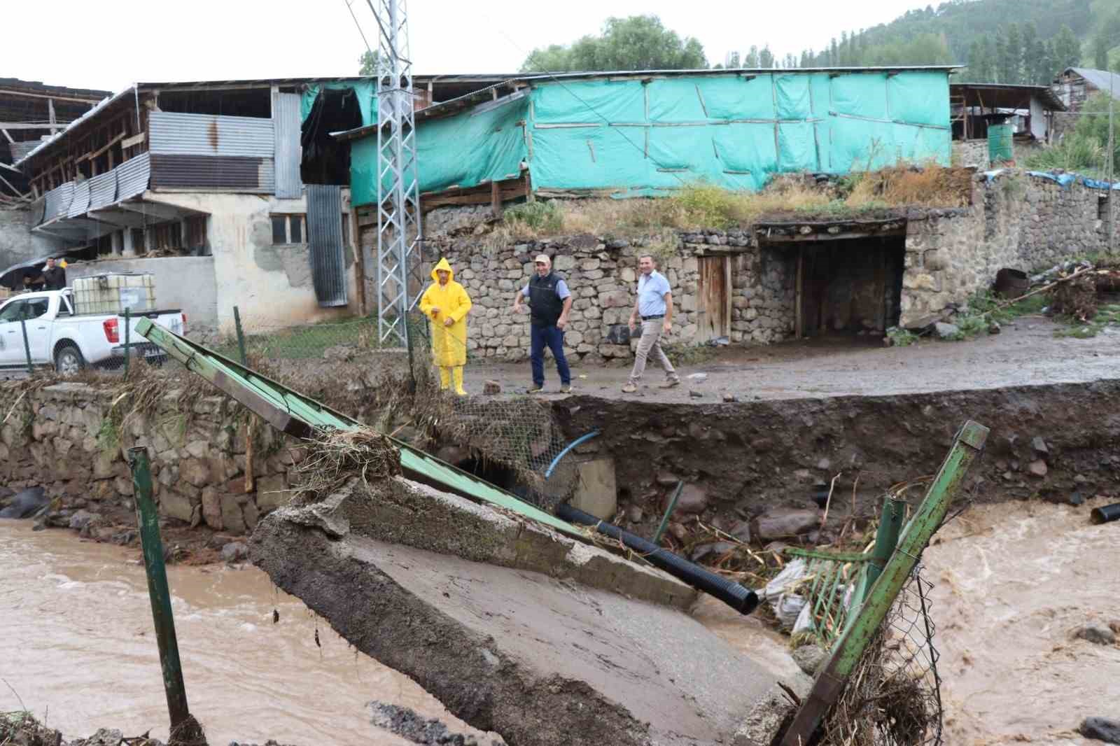 Oltu’da sel felaketinin acı izleri