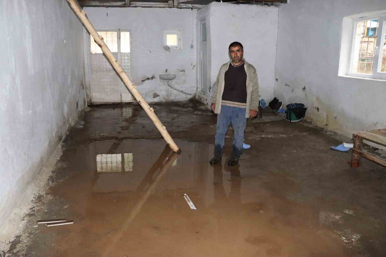 Oltu’da sel felaketinin acı izleri