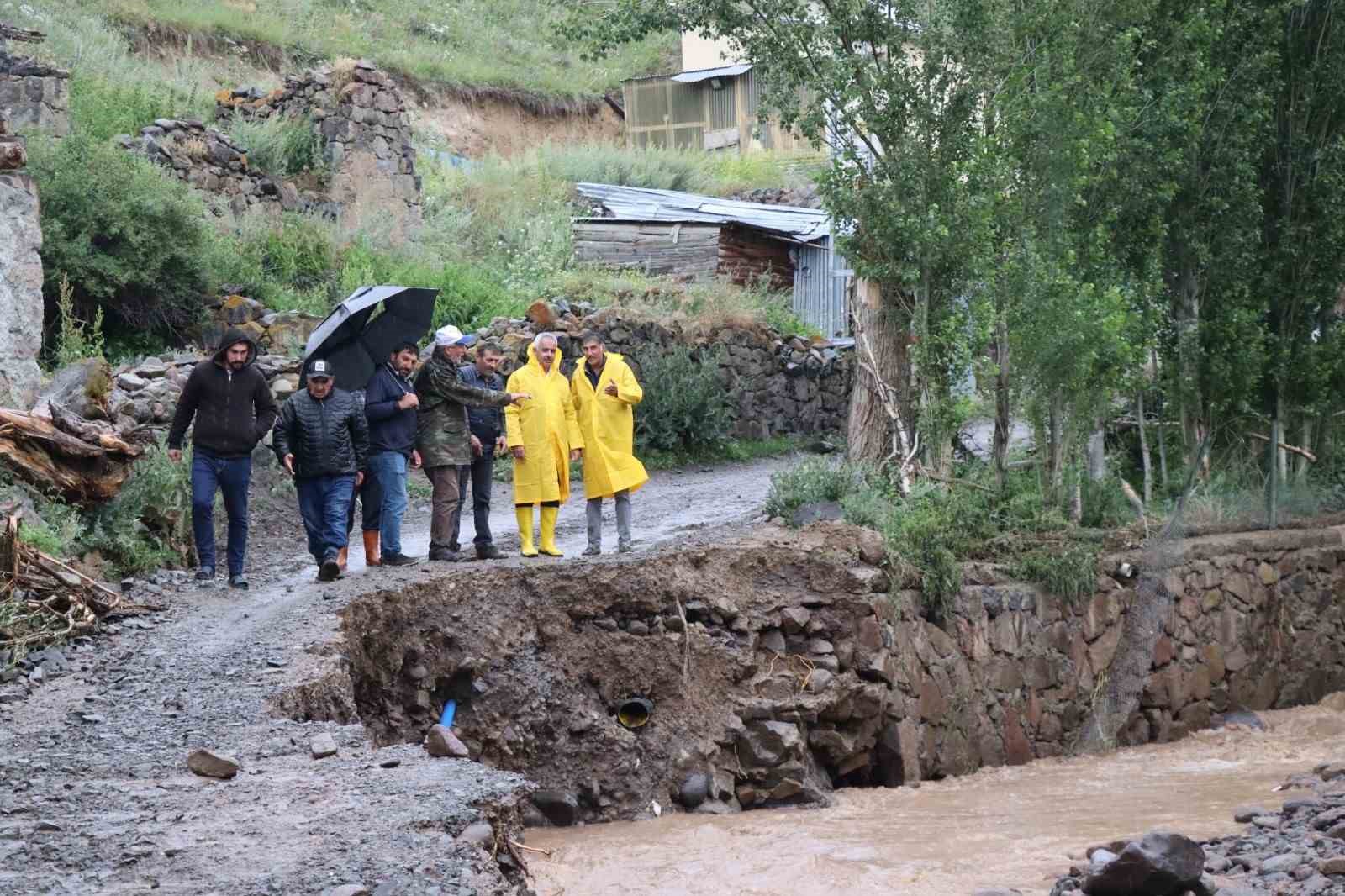 Oltu’da sel felaketinin acı izleri
