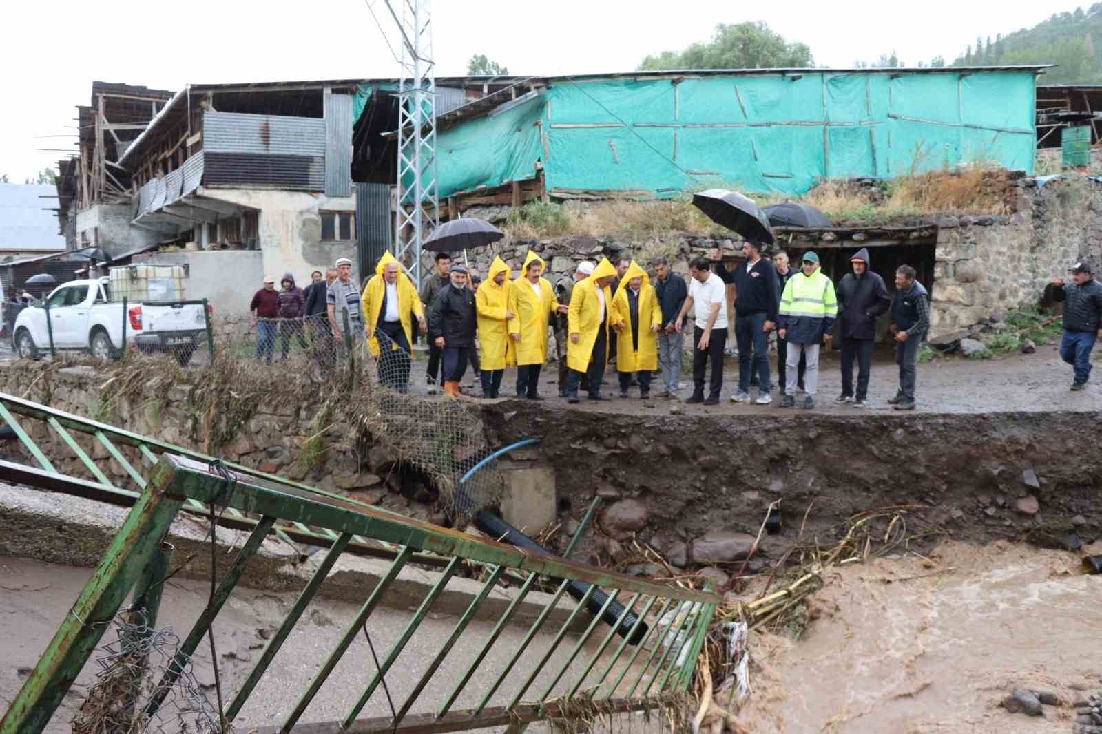 Oltu’da sel felaketinin acı izleri