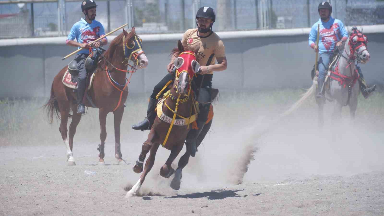 Erzurum’da ’Ata sporu’ ciritten vazgeçilmiyor