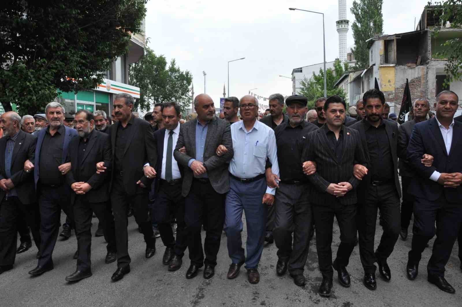 Kars’ta Kerbela şehitlerine ağıtlar yakıldı