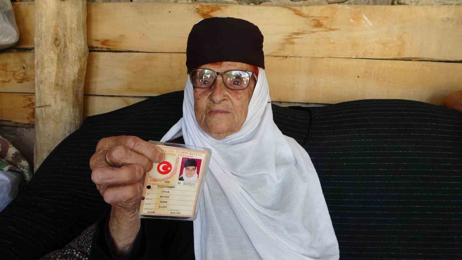 Torununun torununu gören 99 yaşındaki Zeynep Çınar 100’üncü yaşı için gün sayıyor