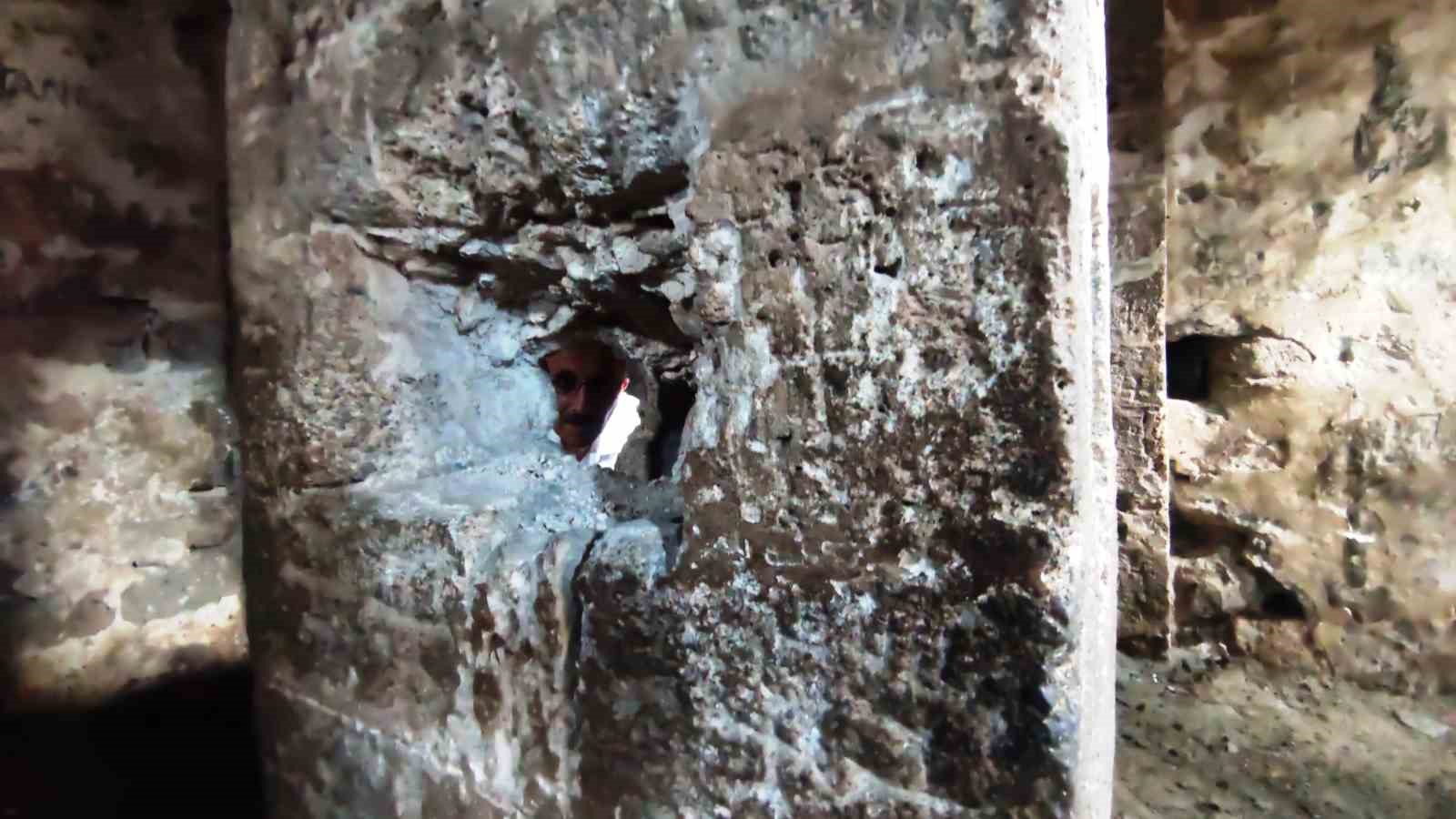 Kaçak kazı yapanlar tarihi kiliseyi tahrip etti