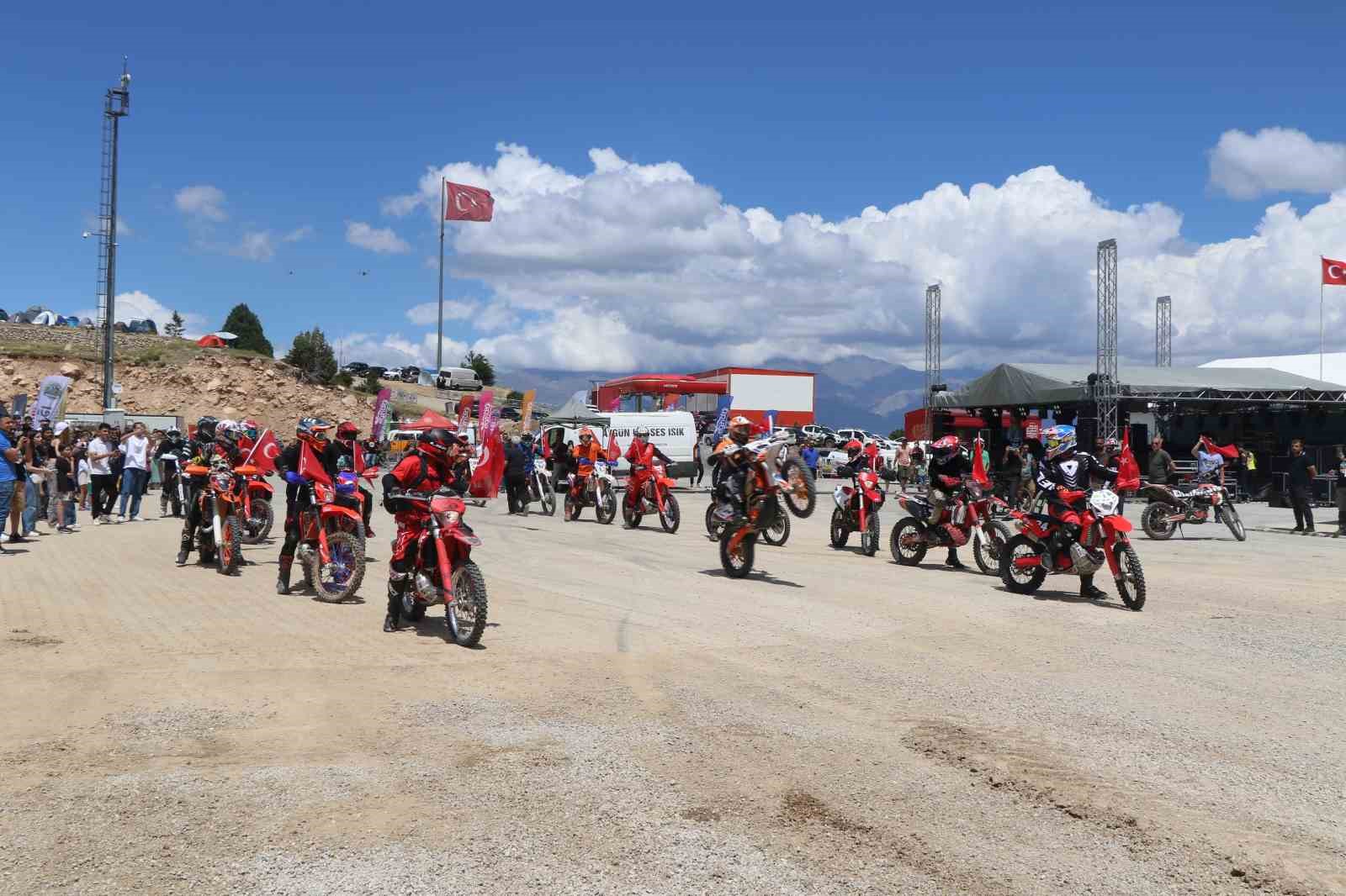Erzincan Ergan Dağında renkli festival