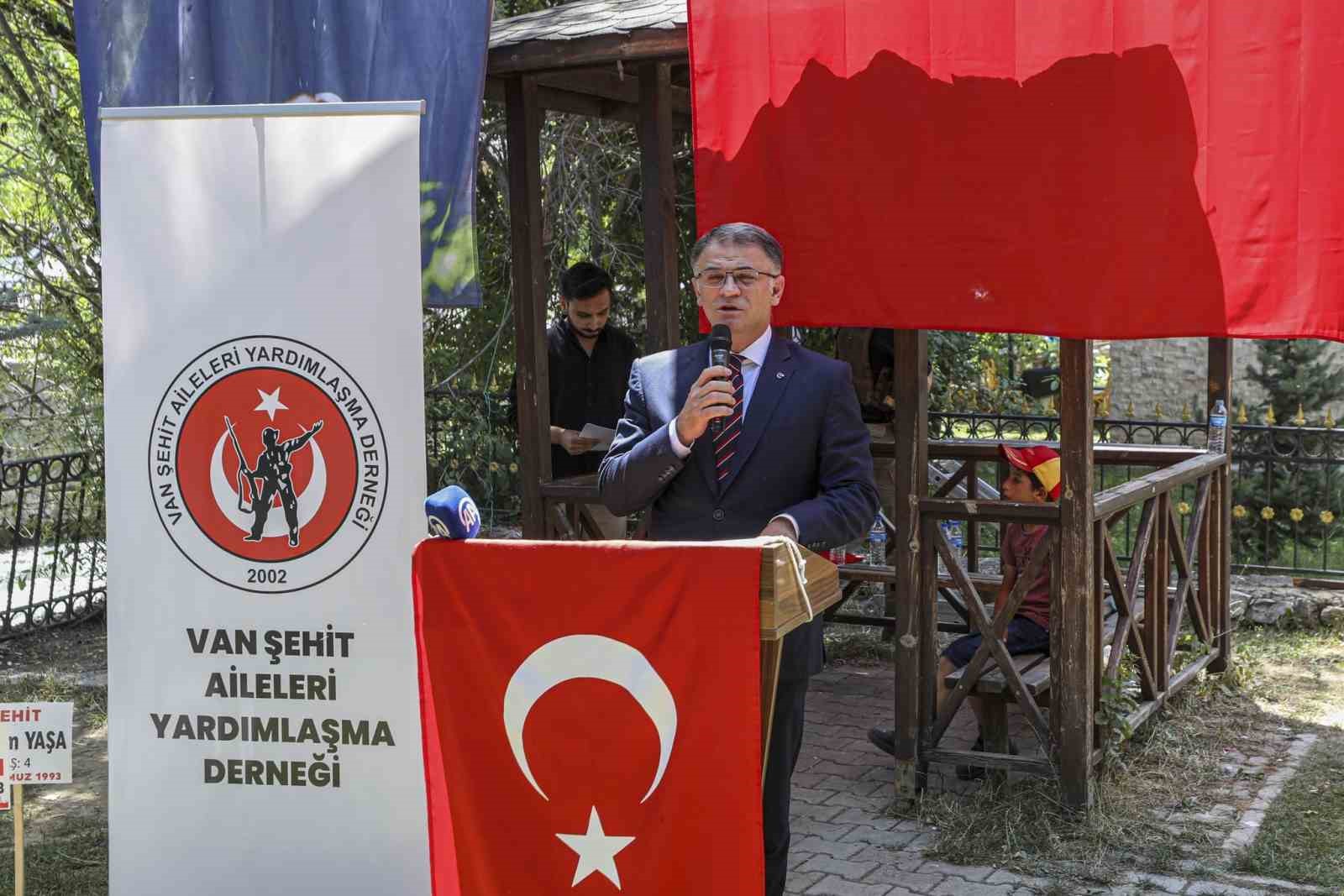 Van’da Sündüz Yaylası’nda şehit edilen 24 kişi mezarları başında anıldı