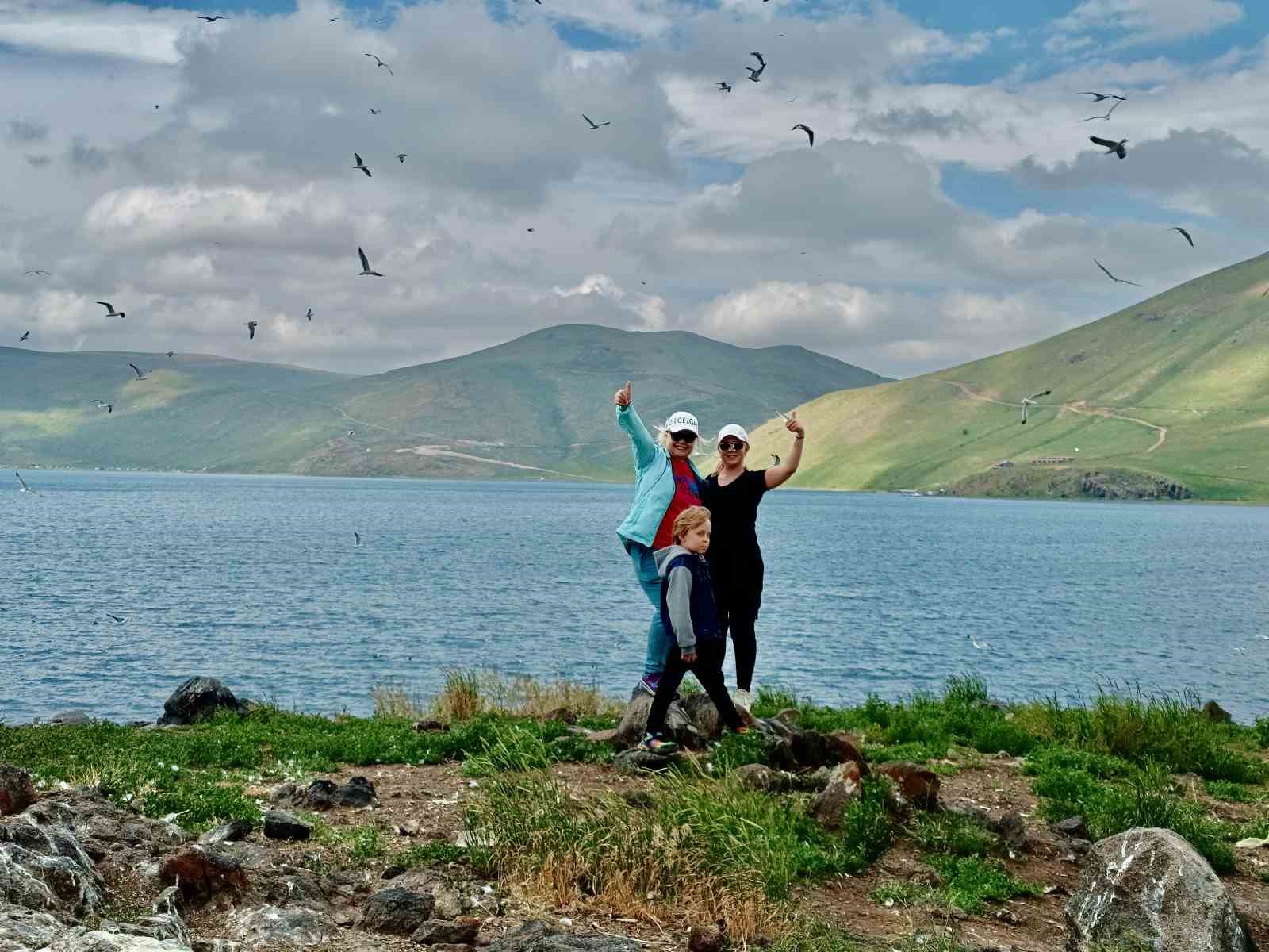 2 bin 241 rakımda yüzlerce kuşa ev sahipliği yapıyor