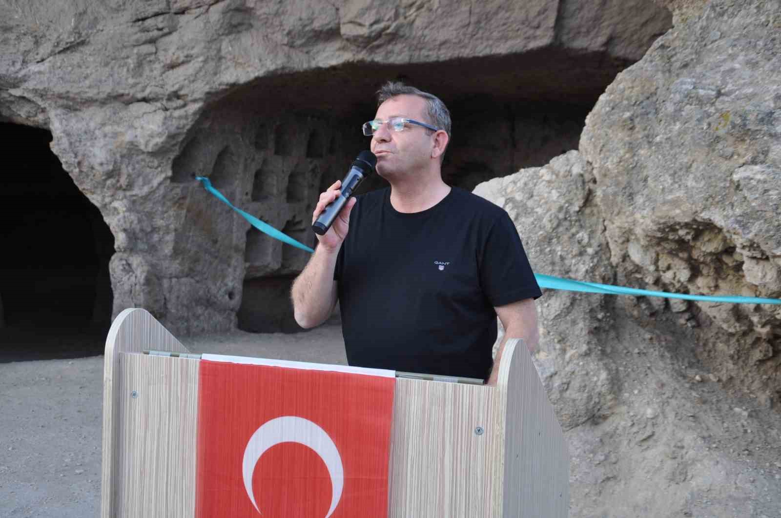 Ani Ören Yeri’nde ilk kaya mescidi gün yüzüne çıkarıldı