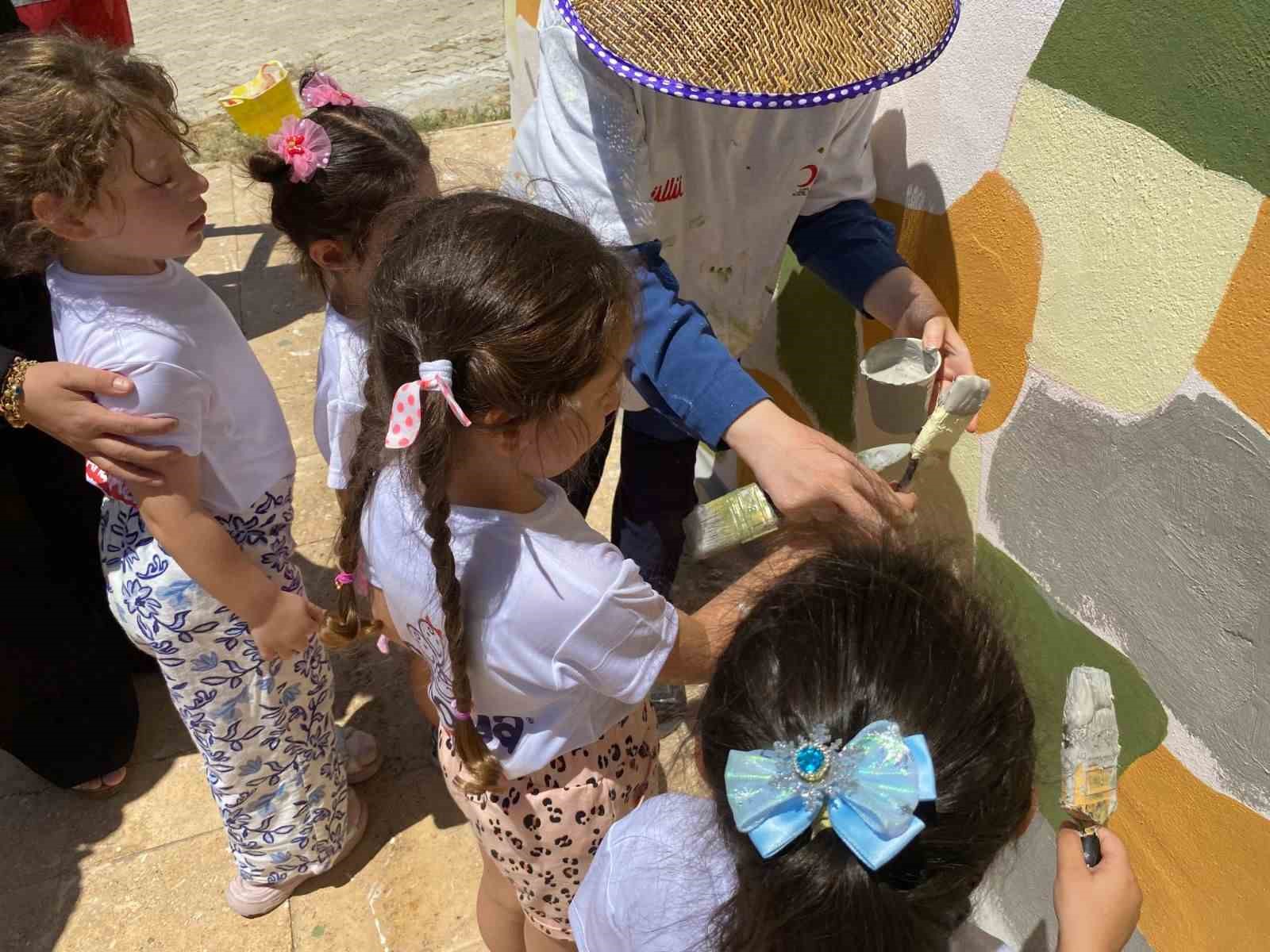 Elazığ’da anaokulu öğrencilerinden yürekleri ısıtan davranış