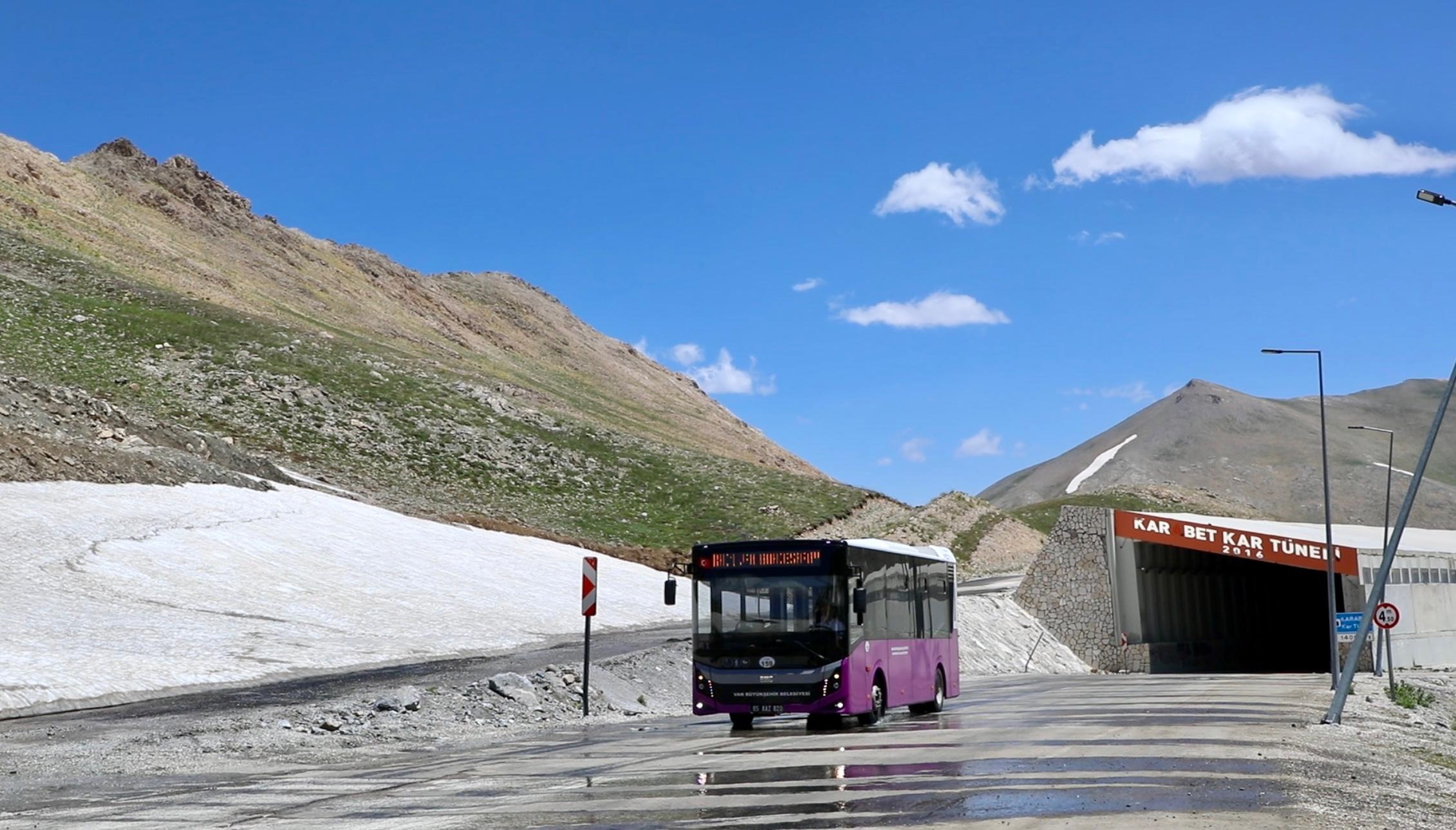 Van-Bahçesaray otobüs seferi başladı
