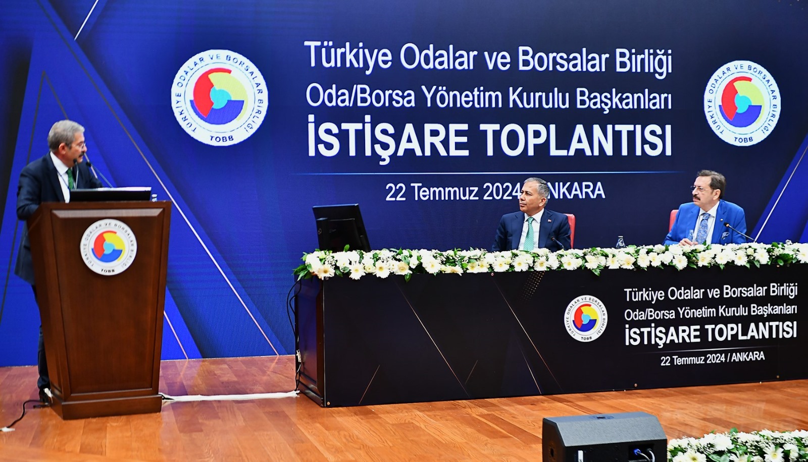 Van TSO Başkanı Takva,  şehrin sorunlarını Bakan Yerlikaya’ya iletti