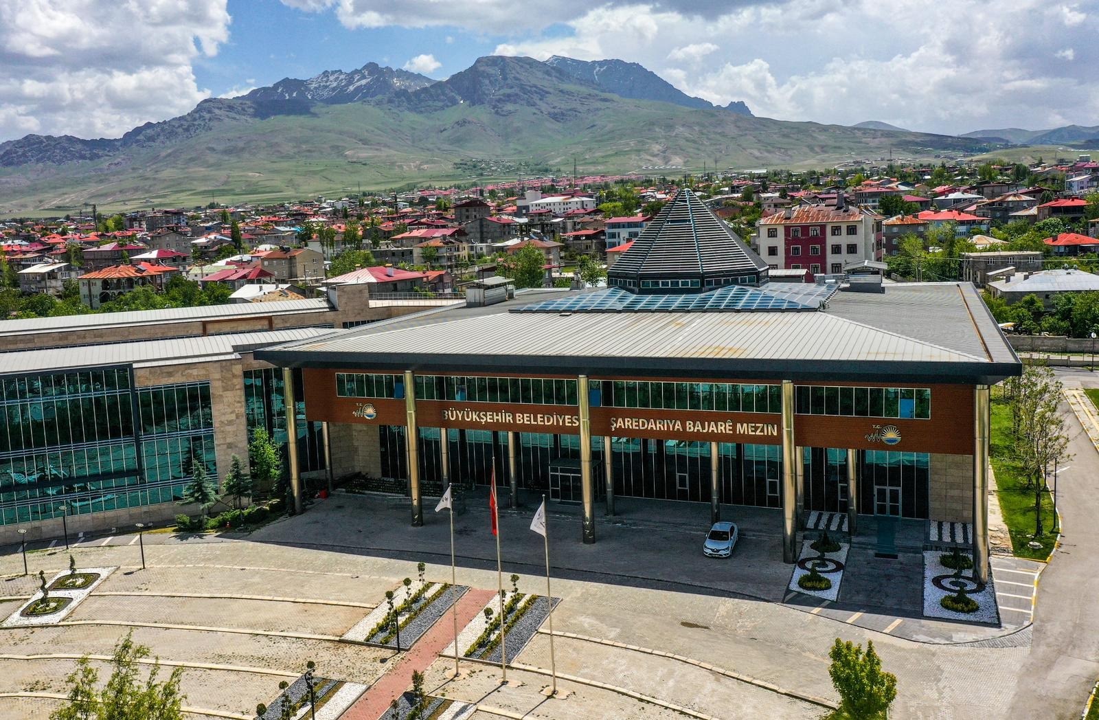 Van’da 2 bin öğrenciye burs, bin 500 aileye ‘Sosyal Kart’ verilecek