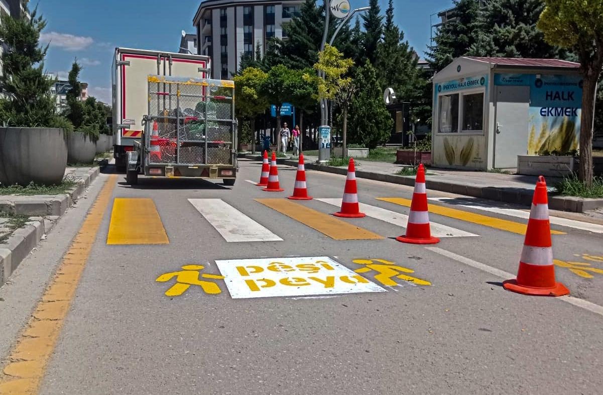 Van’da Kürtçe trafik uyarıları yeniden yazıldı