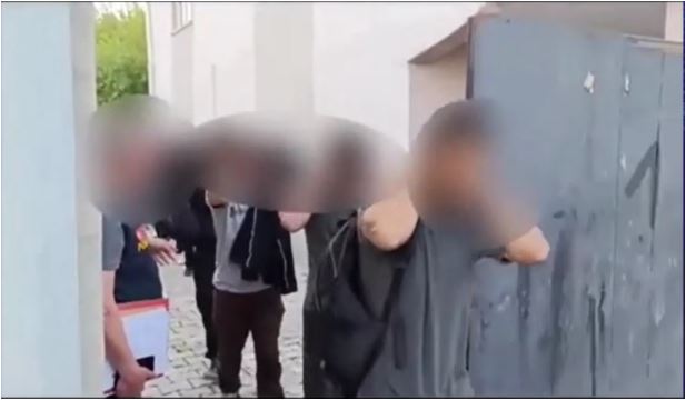 Van’da göçmen kaçakçılarına yönelik operasyon: 10 organizatör tutuklandı