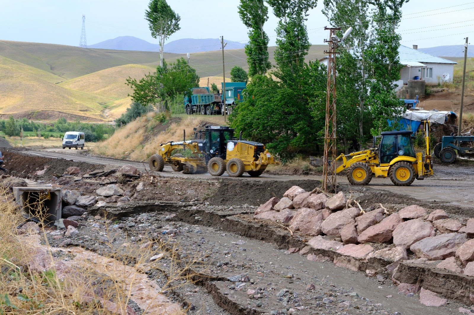 Van’da meydana gelen sellere belediye ekipleri müdahale etti