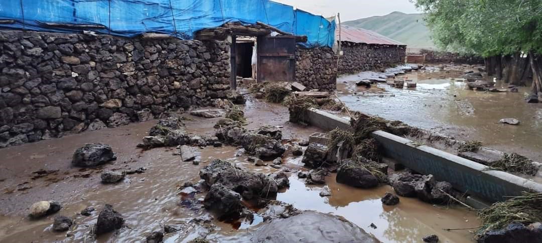 Van’da sağanak yağış sele neden oldu