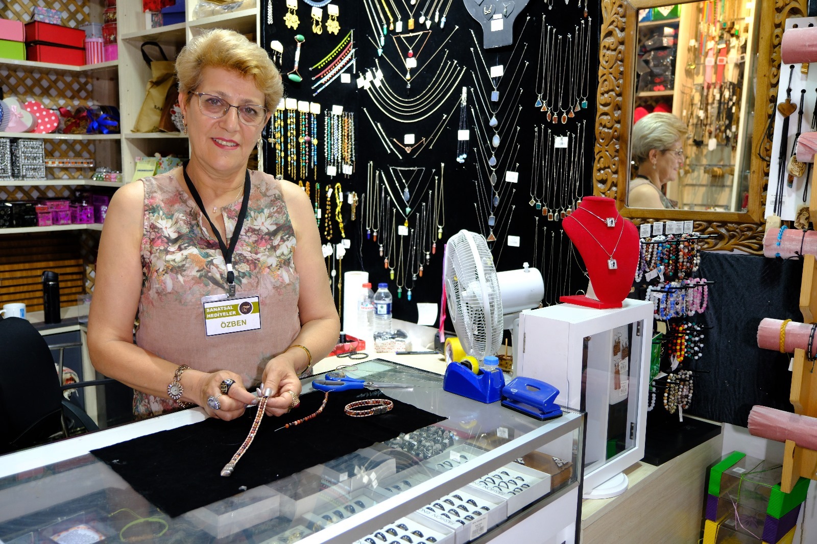 Van’da yaşayan 62 yaşındaki Kezban Özben Güler üniversiteyi birincilikle bitirdi