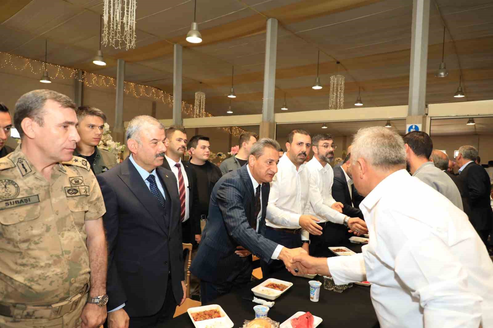 Husumetli iki aile 3 yıl aradan sonra barıştırıldı