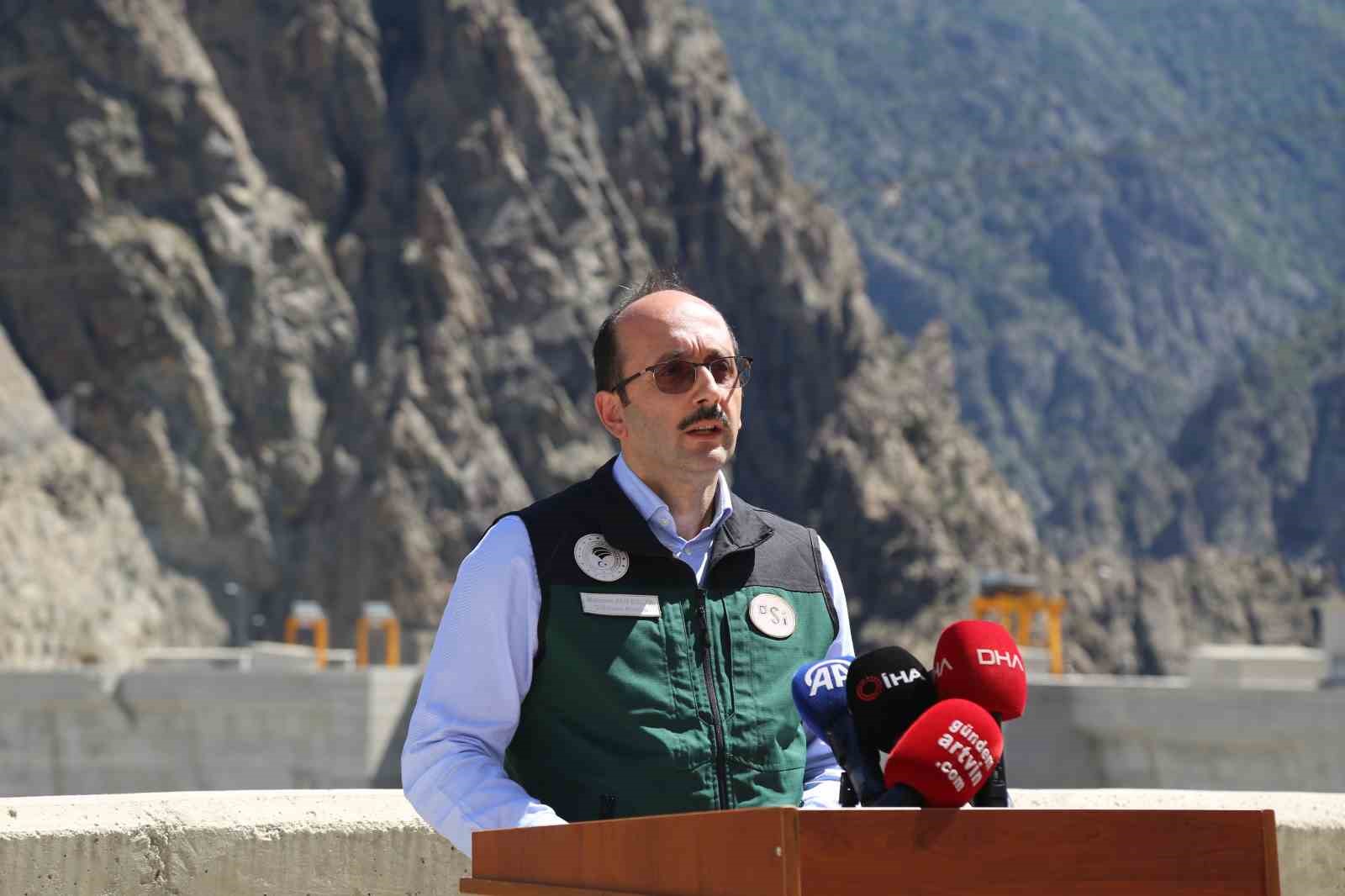 Yusufeli Barajı ve HES’te dolu savak testleri yapıldı