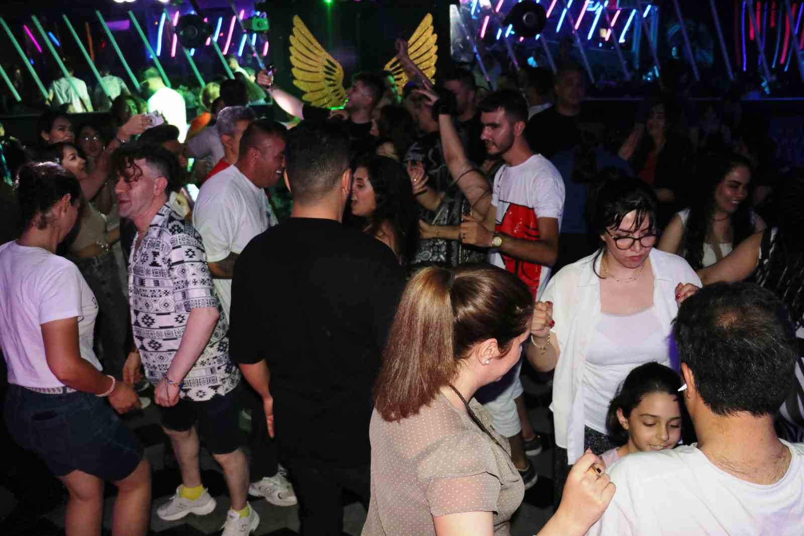 Aşure tatillerini Van’da geçirdiler