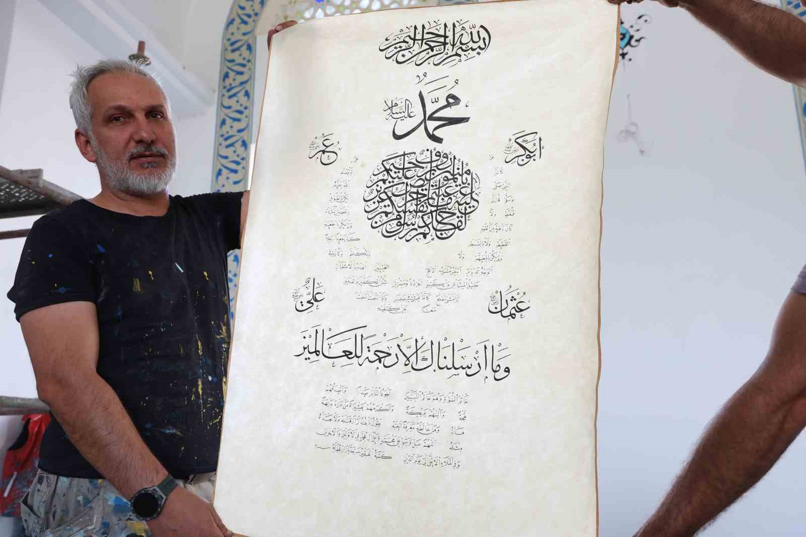 Hat ustası, 28 yıldır küçük fırçası ile 100’ün üzerinde cami süsledi