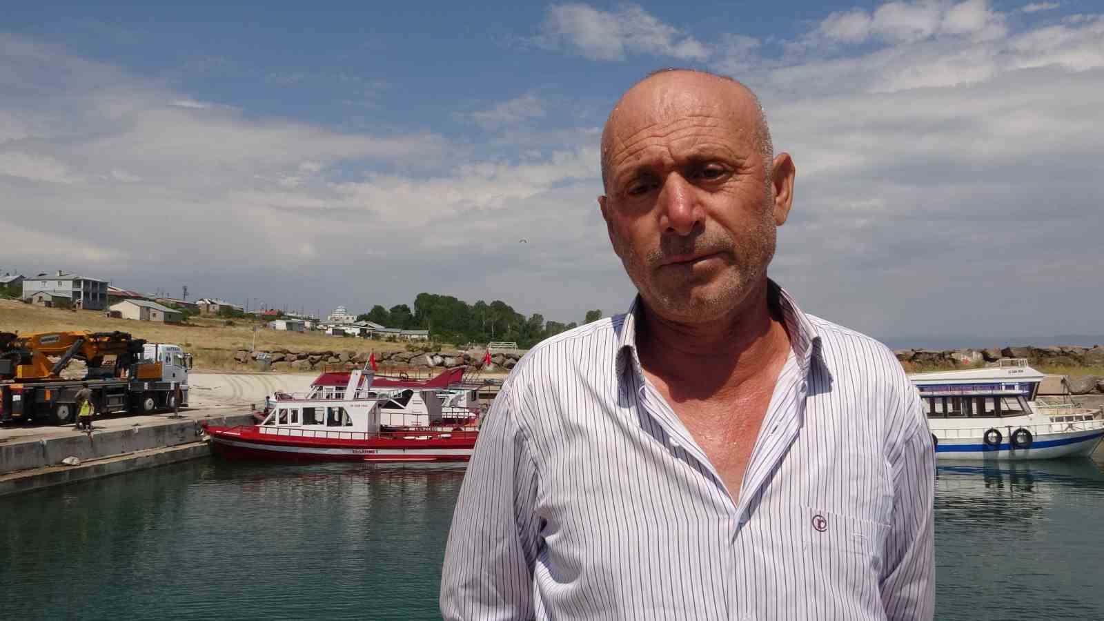 Av sezonu için bakımları yapılan tekneler Van Gölü’ne indirildi