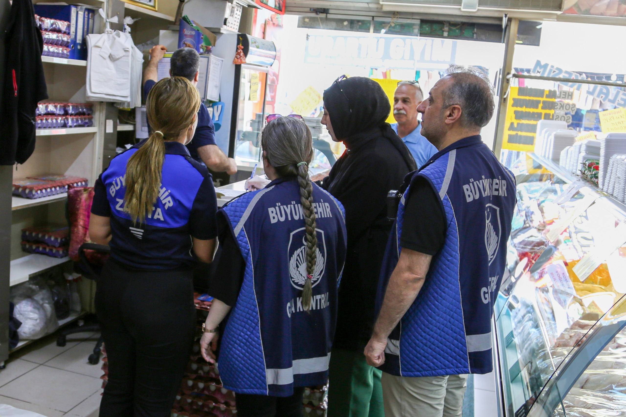 Van Büyükşehir Belediyesi kasap ve et ürünleri satan marketleri denetledi