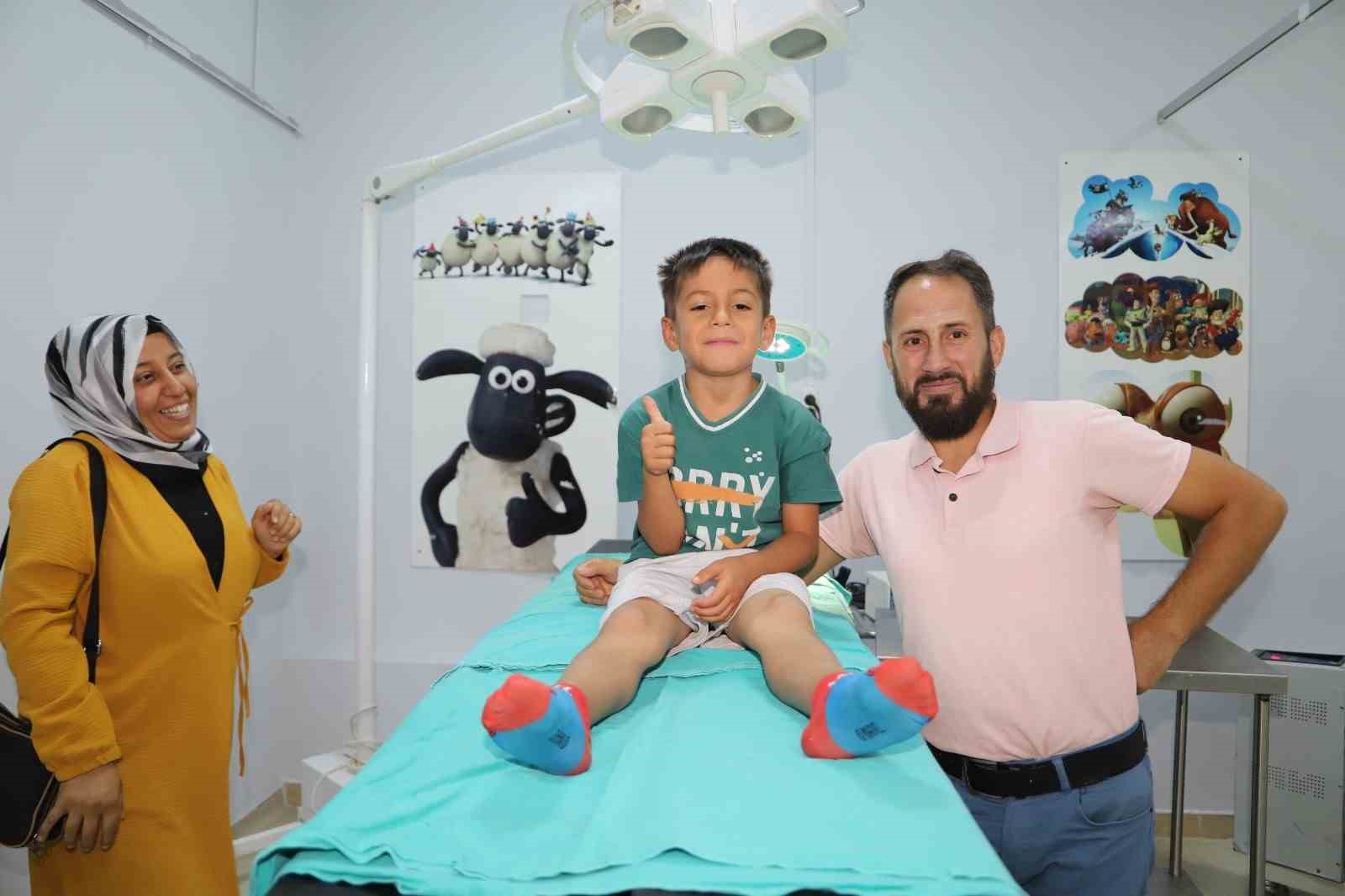 Depremzede çocuklara sünnet şöleni