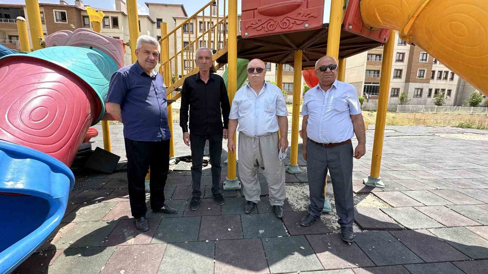 Çocuk parkını talan ettiler