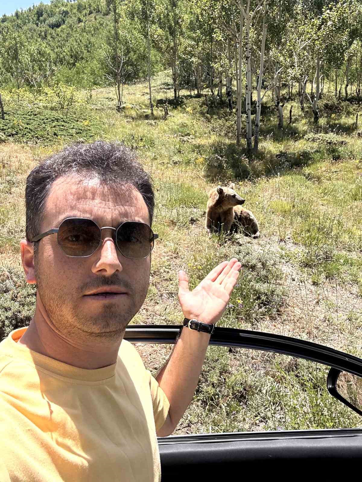 Eliyle beslemek istedi, saldırıya uğradı