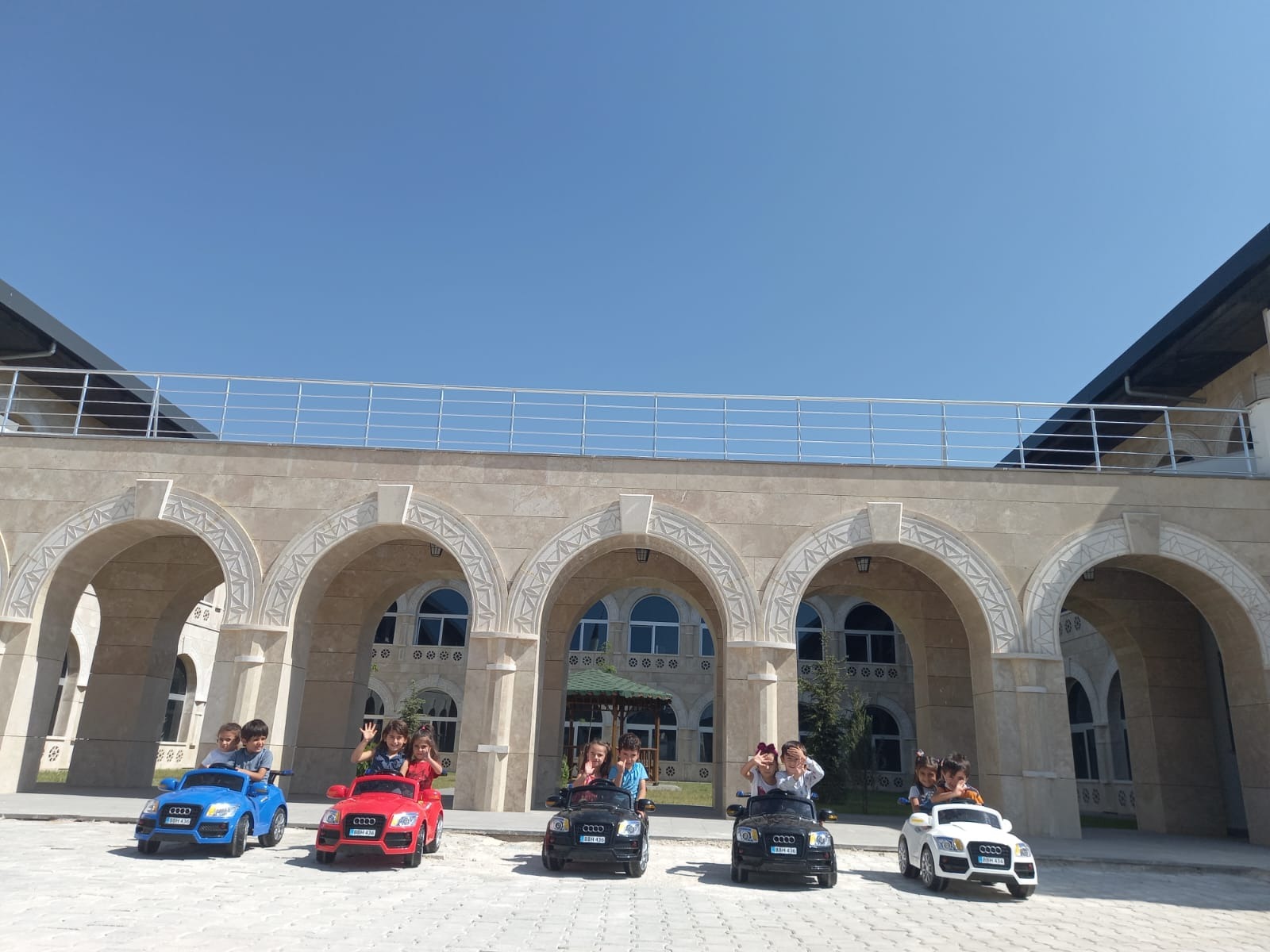 Van’da anneler eğitimde, çocuklar etkinlikte