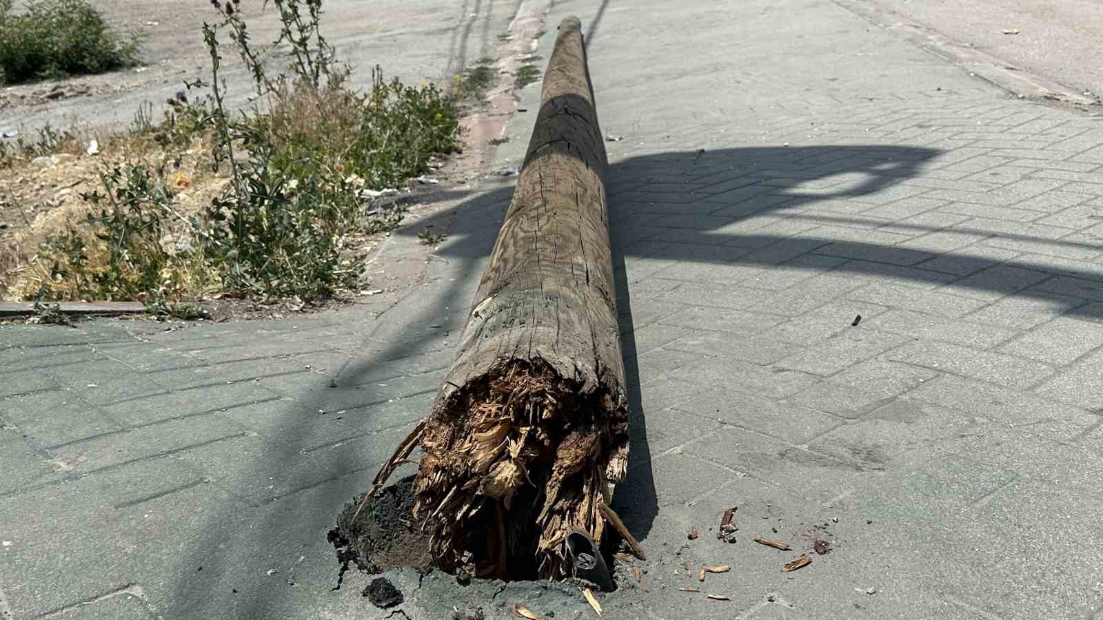 Yüksekova’da tehlike saçan elektrik direği yenilendi