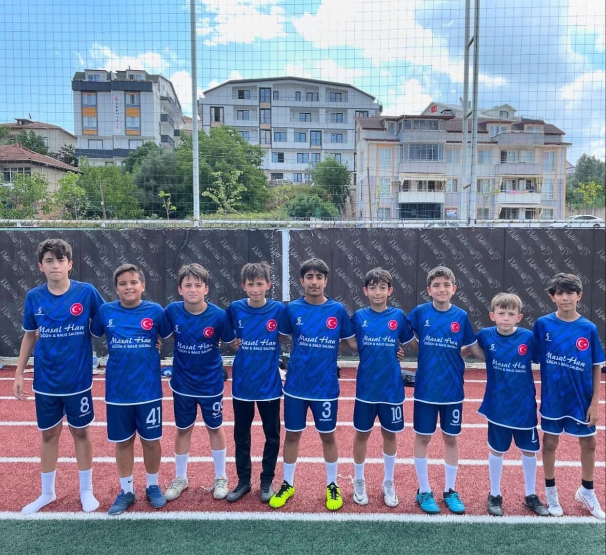 Futbolculardan vefa örneği