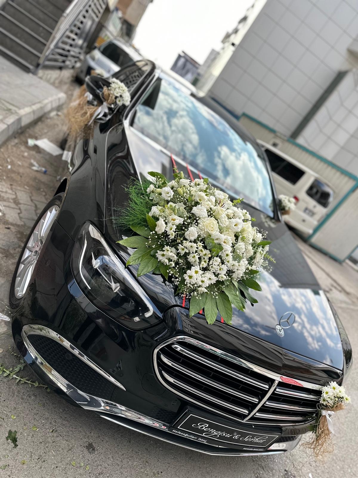 Vanlı çiçekçilerin “Gelin arabası” mesaisi