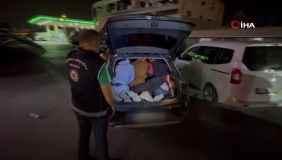 Kaçak göçmen arabanın bagajında yakalandı