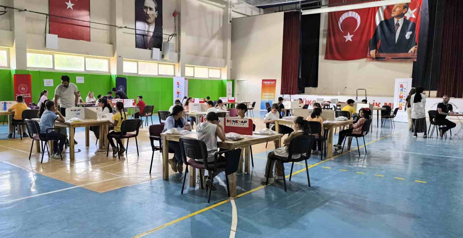 Hakkari’de  75 öğrenci deneyap sınavına katıldı