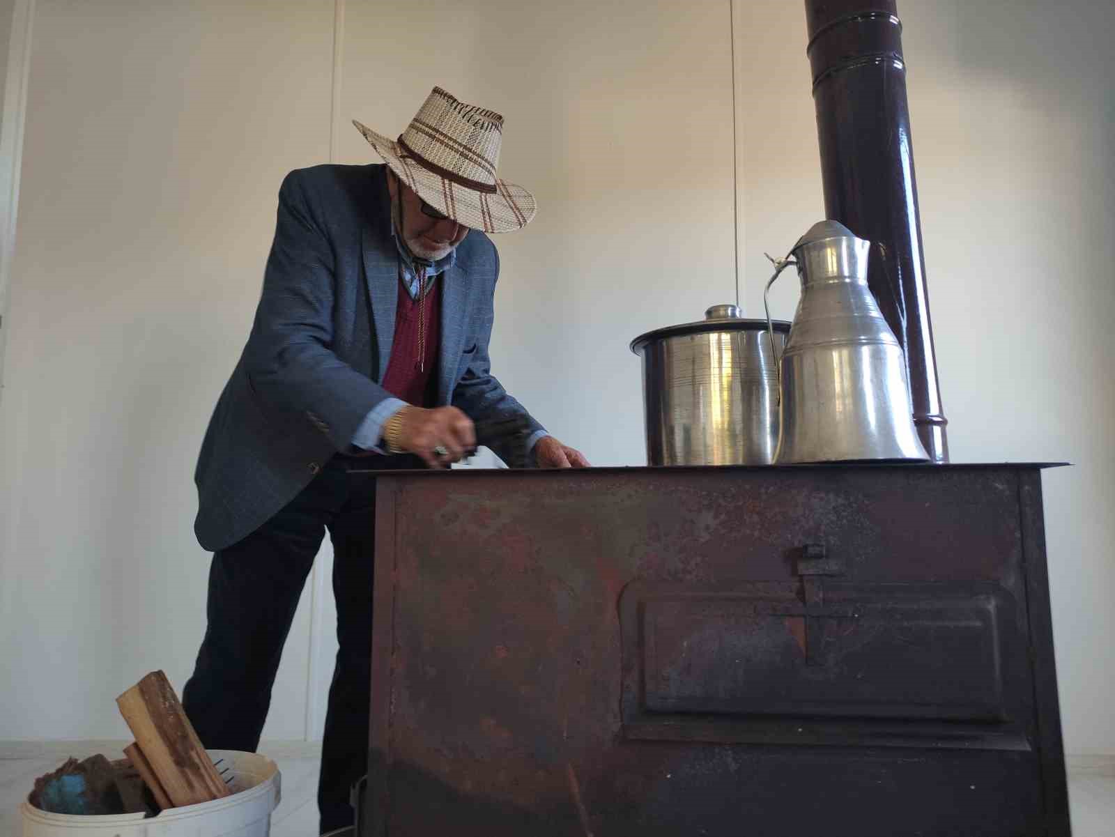 Havanın soğuk olduğu bu köyde yaz kış soba yanıyor