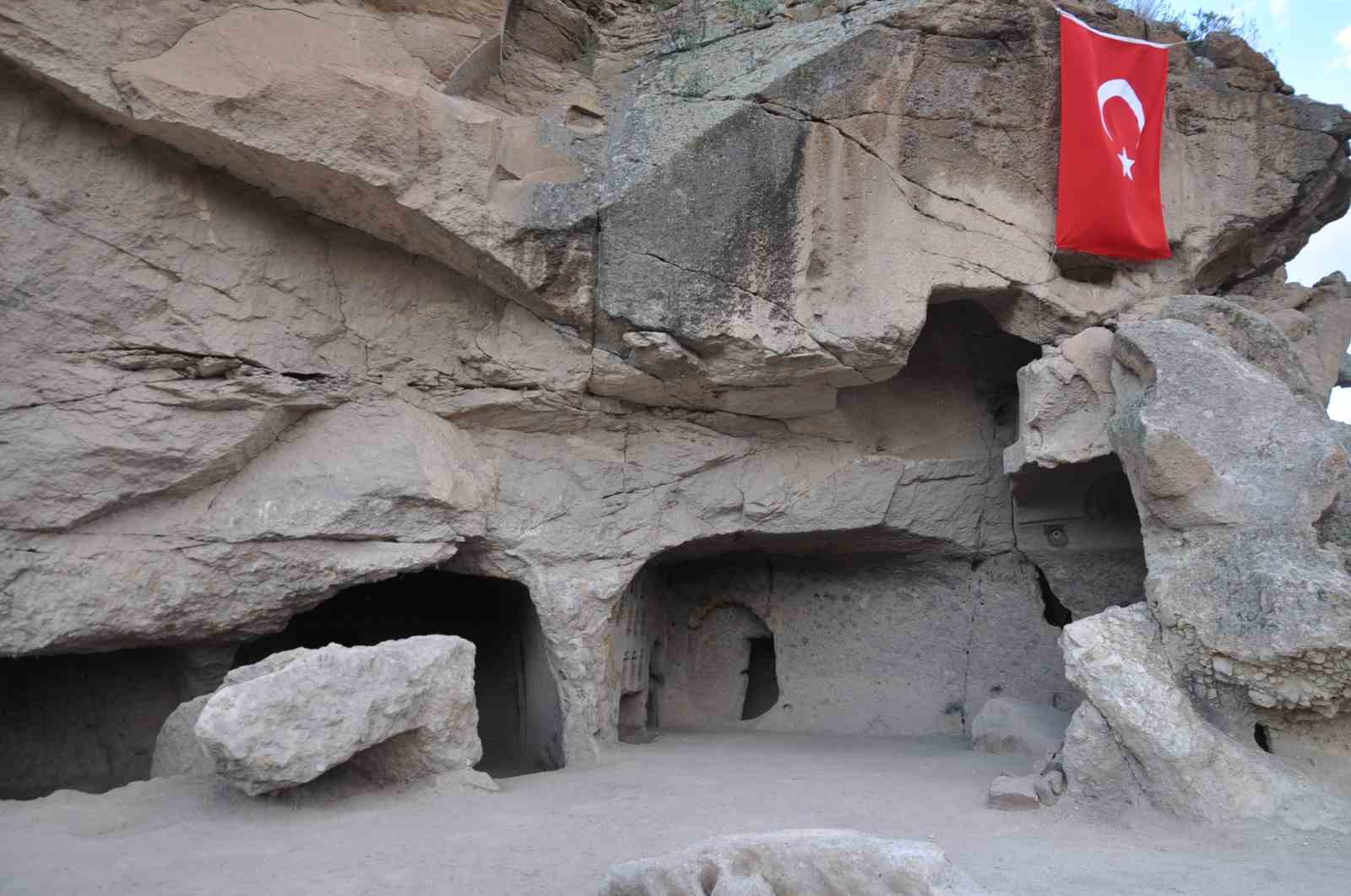 İlk kaya mescidi gün yüzüne çıkarıldı