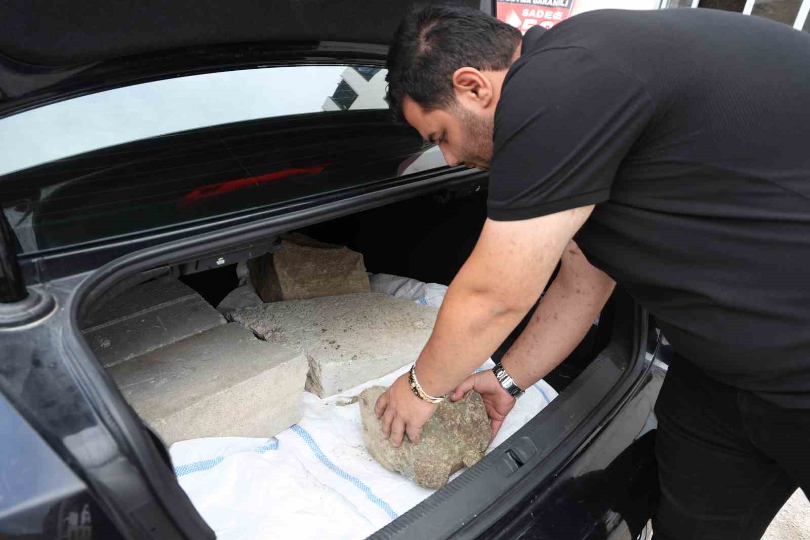 ’’Kimsenin ekmeğine taş koymak istemem’’ dedi, milyonluk aracını taşla doldurdu